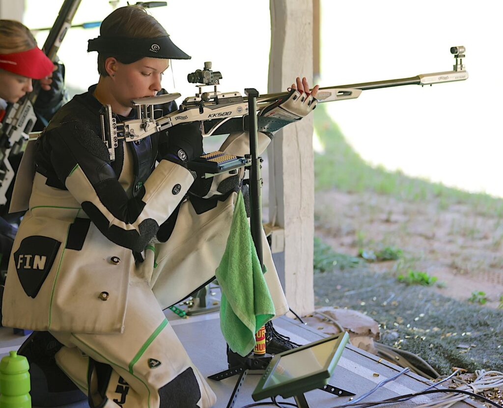 PM-kilpailut: Suomen kivääripojille joukkuepronssia, Sonja Nenonen neljäs