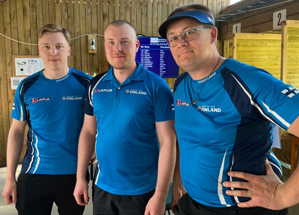 Esa Savola, Sampo Voutilainen ja Marko Talvitie ryhmäkuvassa
